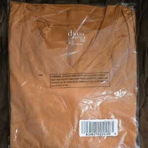 d&co Essentials Women's Long Sleeve Tee - Rust Color